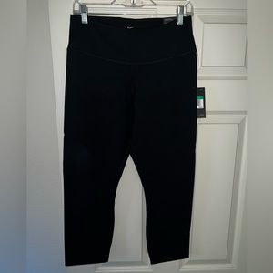 Nike sculpt lux capri pants